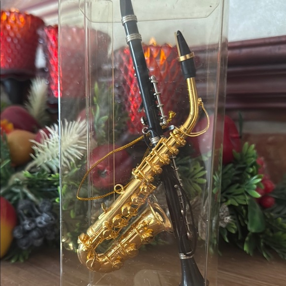 Vintage 1997 Miniature Gold and Black Saxophone Ornament  Collectibles - Picture 6 of 6
